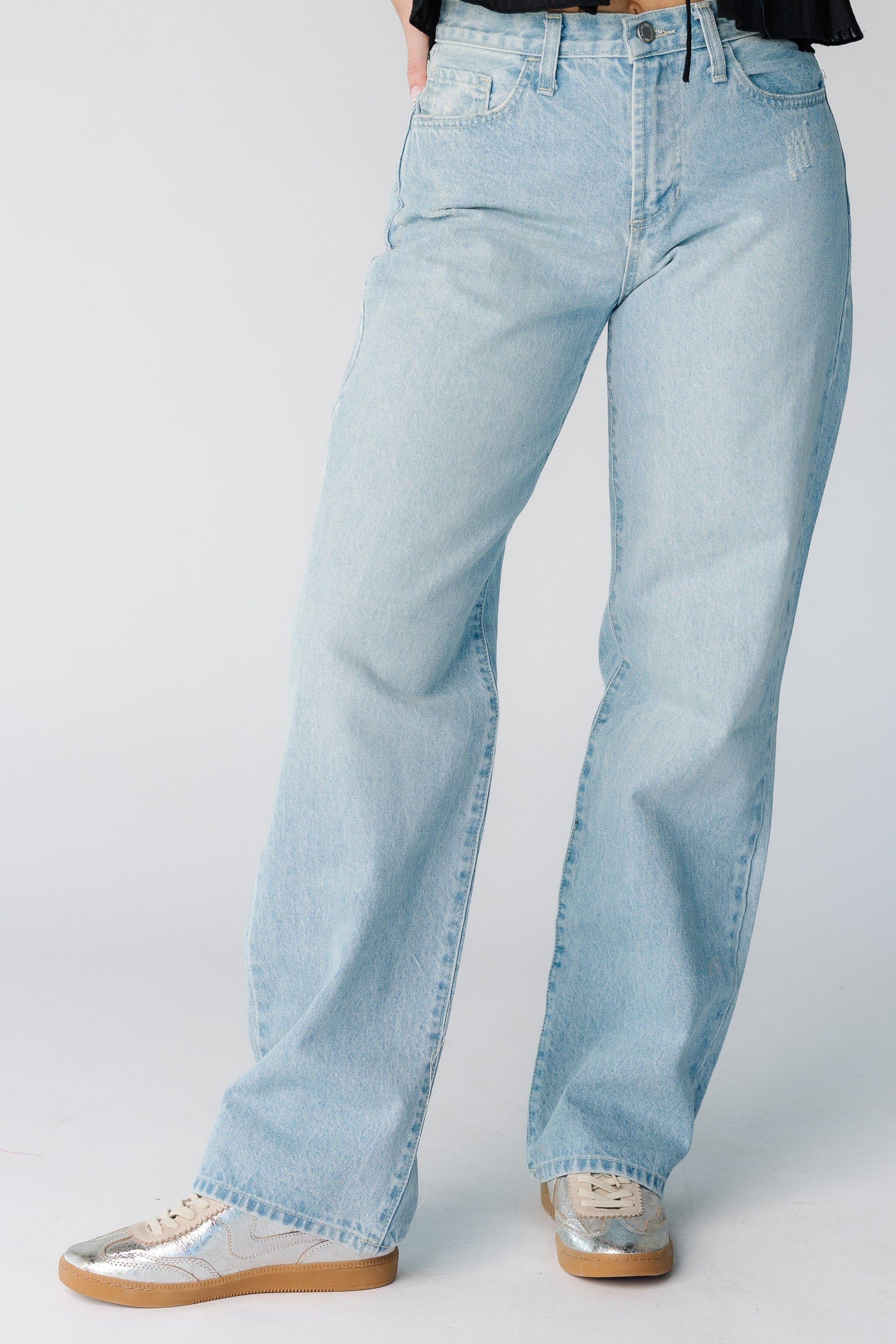 Womanwearingamodestpairoflightdenimstraightcutjeans.jpg Helen Relaxed Straight Denim - Light Denim