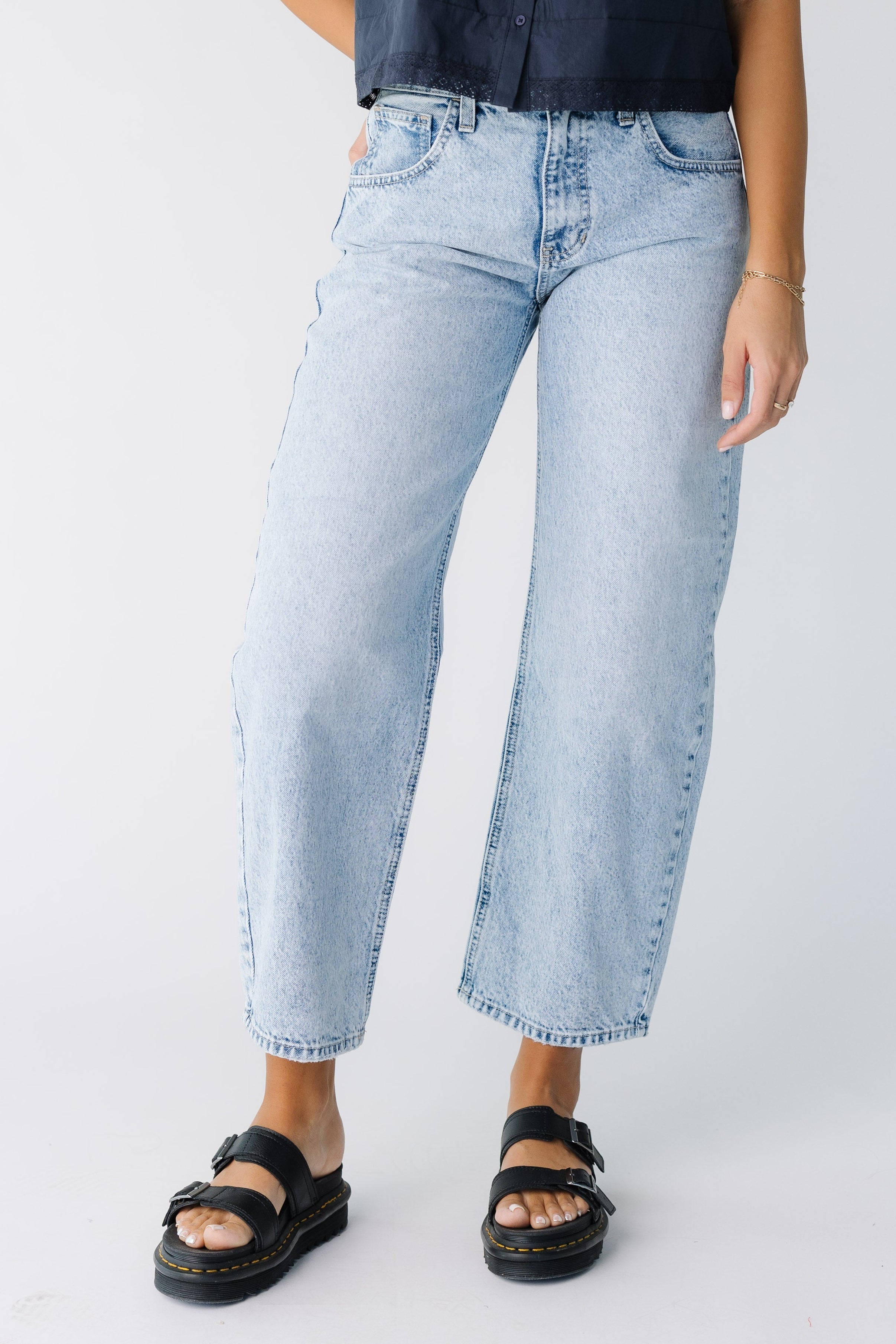 Youngwomanwearinglightdenimbarreljeans.jpg Chandler Barrel Jean Lt Denim